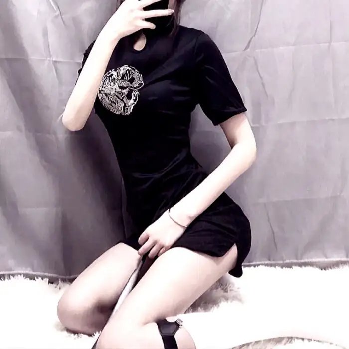 虎将战袍红